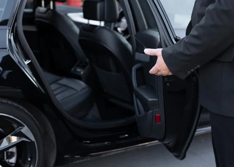 Pre-Booked Greenwich Cabs for Smooth Transfers