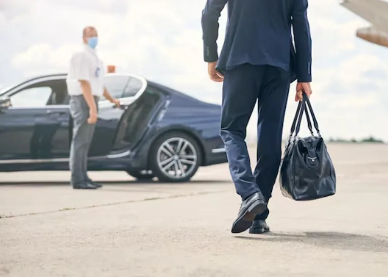 Pre-Booked Luton to Gatwick Airport Transfers